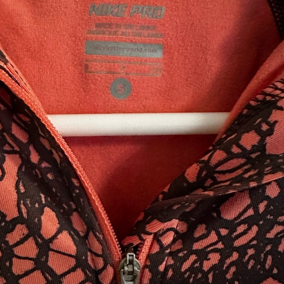 Nike Pro, small - Picture 2 of 3